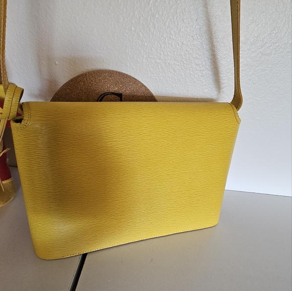 Nina Ricci - Picture 3 of 9